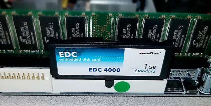 Установка флэш-дисков EDC на материнской плате